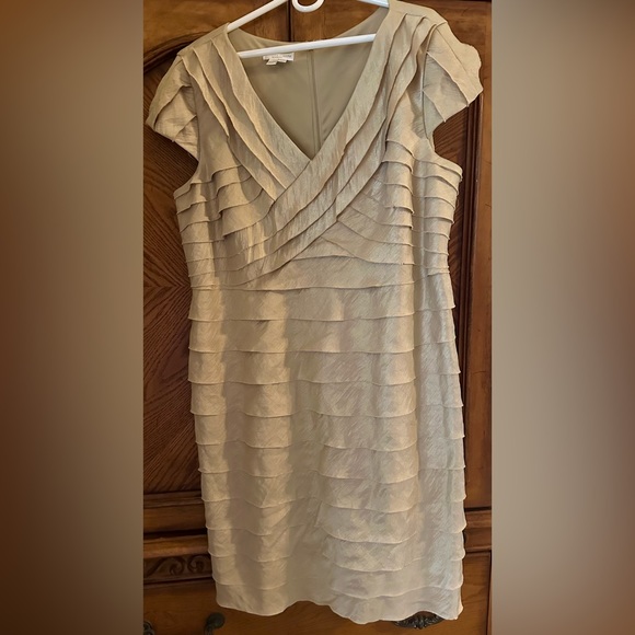 Stunning Champagne Colored Event Dress 20W - Picture 1 of 6